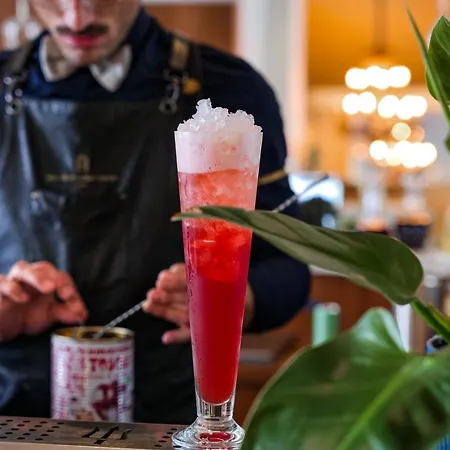 Отель Maison Des Ambassadeurs 5*