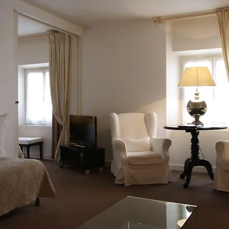 Maison Des Ambassadeurs, A Small Luxury 5*