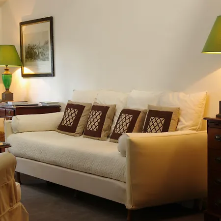Maison Des Ambassadeurs, A Small Luxury