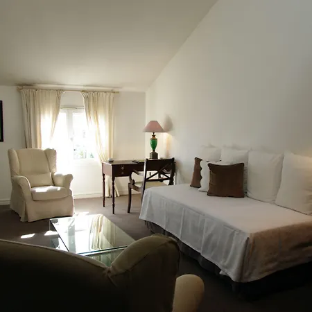 Maison Des Ambassadeurs, A Small Luxury 5*