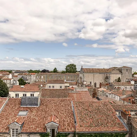 Maison Des Ambassadeurs, A Small Luxury 5*