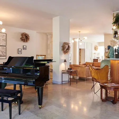 Maison Des Ambassadeurs, A Small Luxury 5*