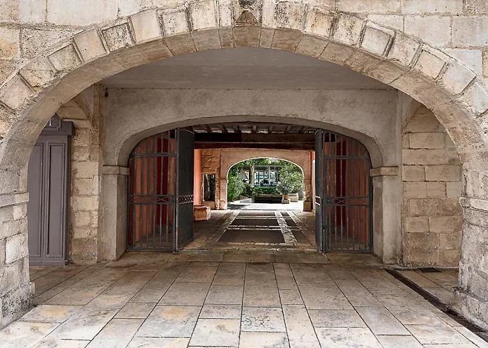 Maison Des Ambassadeurs